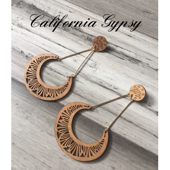 Vintage Ethnic bohemian etched wood earrings - Picture 3 of 3